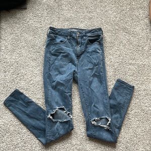 American eagle ripped knee skinny jegging